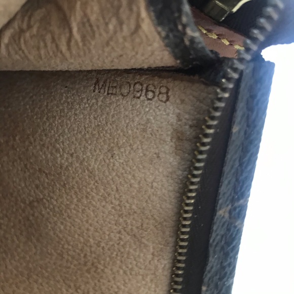 Louis Vuitton Wallet - Picture 9 of 9